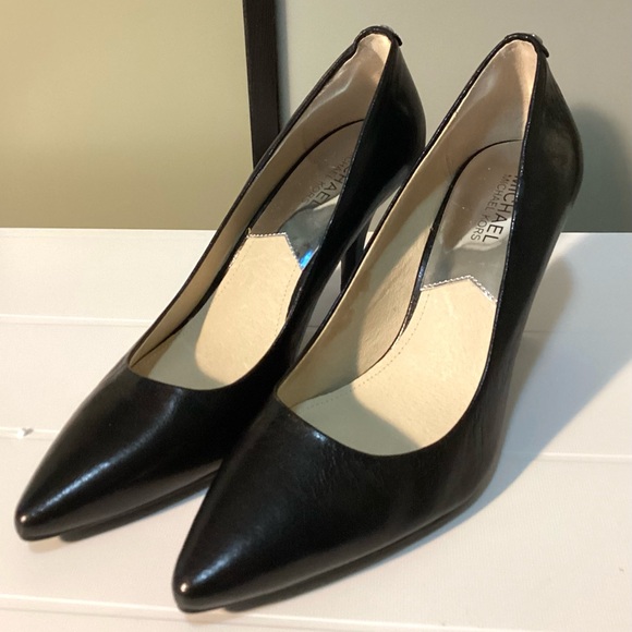 NEW Michael Kors pointed-toe pump shoes. Size 9 - Picture 1 of 7